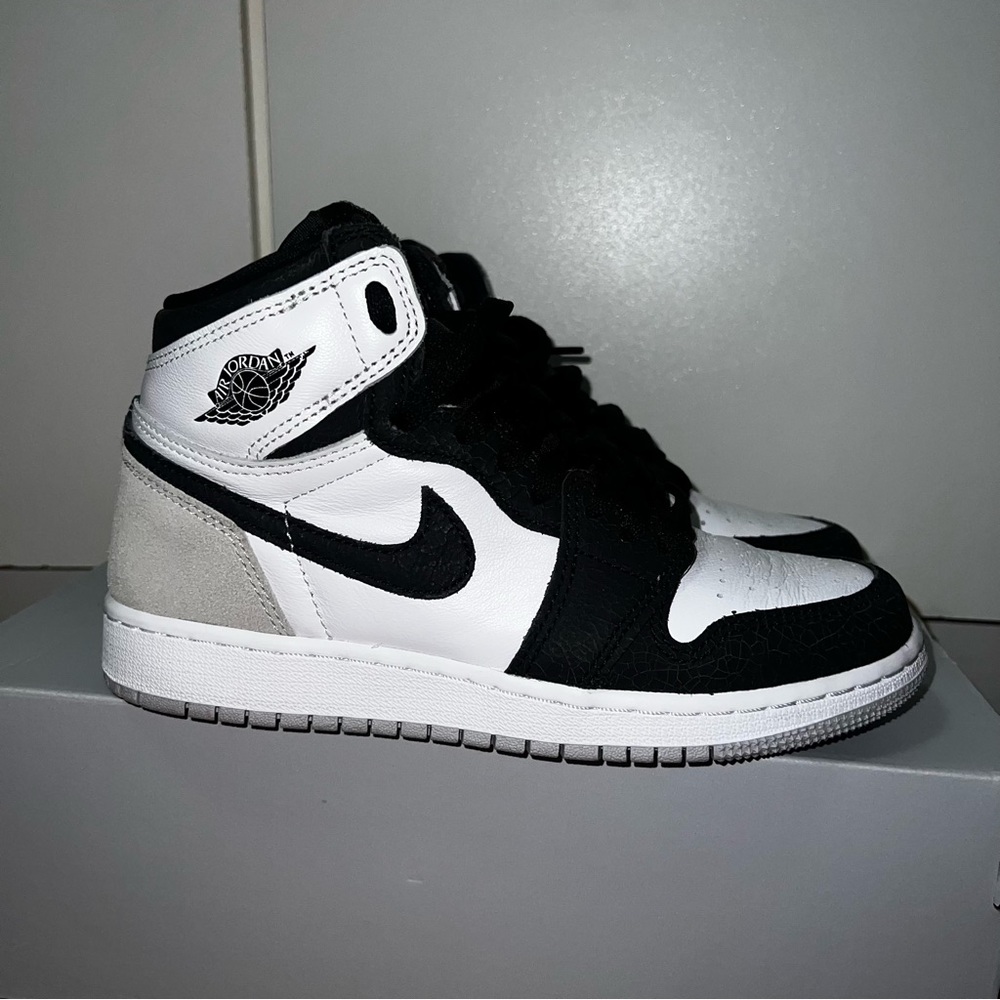 Air Jordan 1 Retro High OG - Bleached Coral